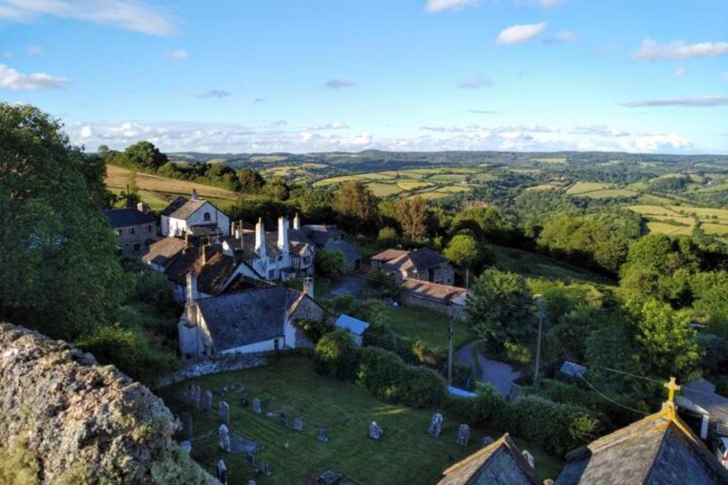 Historic Property With Stunning Views Hennock Εξωτερικό φωτογραφία